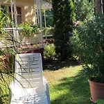 Penzion Szem-s Ueduelo Es Lakopark A Szem-s Vendeghaz Uj Neve Balatonszárszó