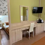 Szem-s Ueduelo Es Lakopark A Szem-s Vendeghaz Uj Neve Penzion 4*