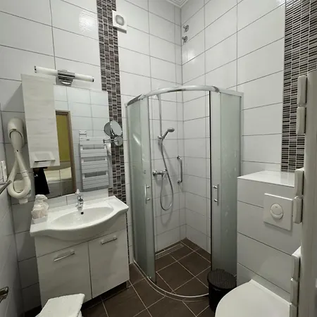 Szem-s Ueduelo Es Lakopark A Szem-s Vendeghaz Uj Neve 4* Balatonszárszó