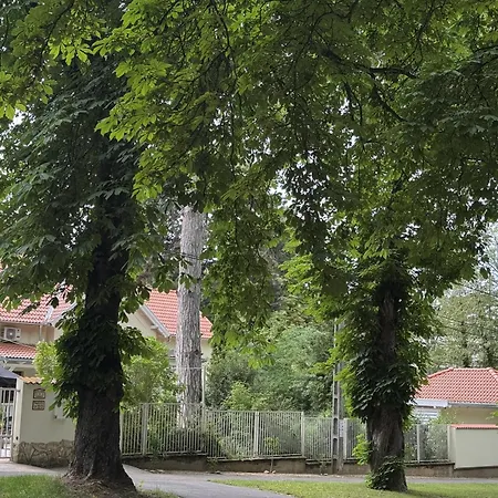 Szem-s Ueduelo Es Lakopark A Szem-s Vendeghaz Uj Neve 4*