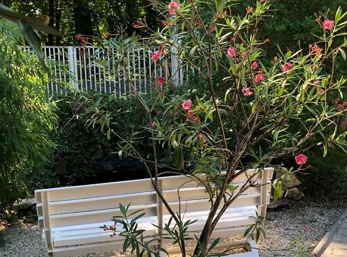 Szem-s Ueduelo Es Lakopark A Szem-s Vendeghaz Uj Neve