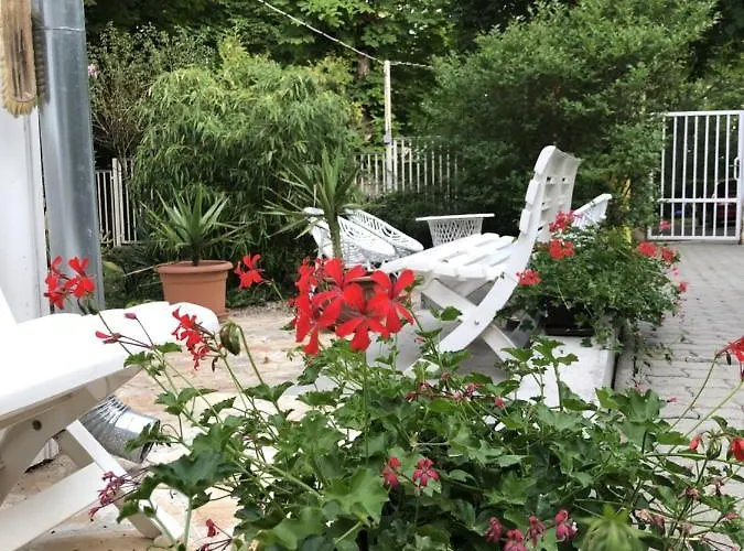 Szem-s Ueduelo Es Lakopark A Szem-s Vendeghaz Uj Neve 게스트하우스