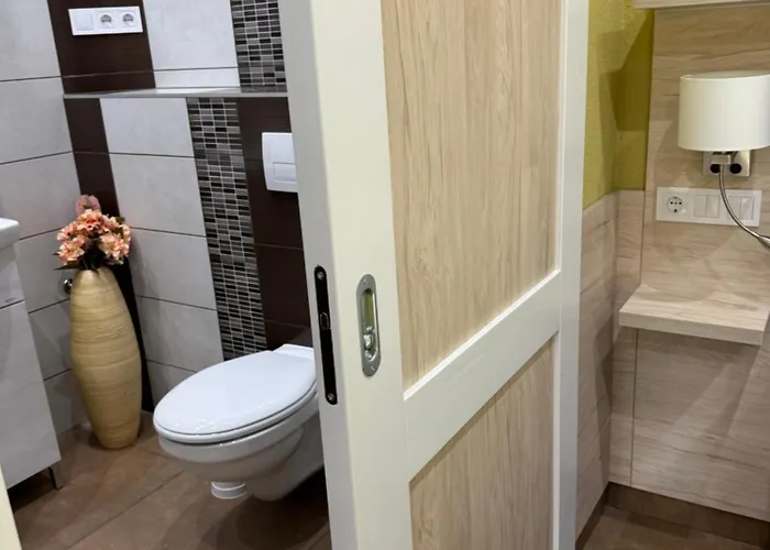 Szem-s Ueduelo Es Lakopark A Szem-s Vendeghaz Uj Neve 게스트하우스