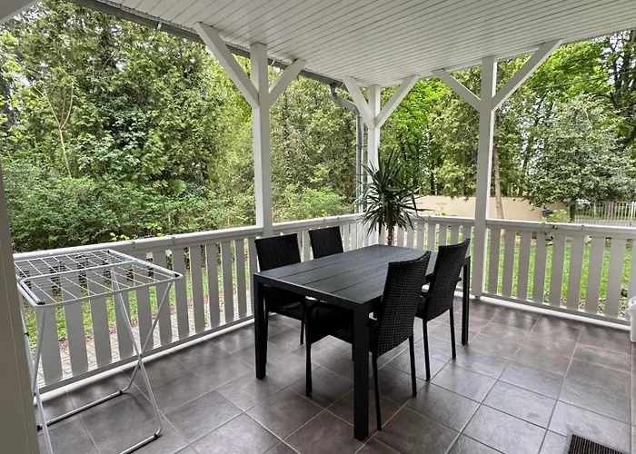 Szem-s Ueduelo Es Lakopark A Szem-s Vendeghaz Uj Neve 게스트하우스