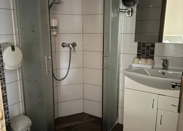 Szem-s Ueduelo Es Lakopark A Szem-s Vendeghaz Uj Neve